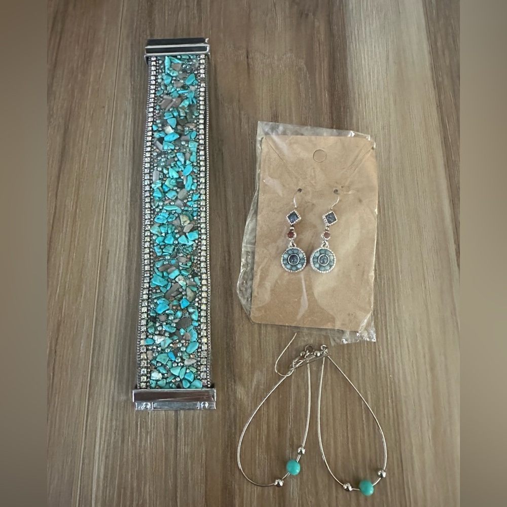 Boho Turquoise Chip Bracelet with Earrings